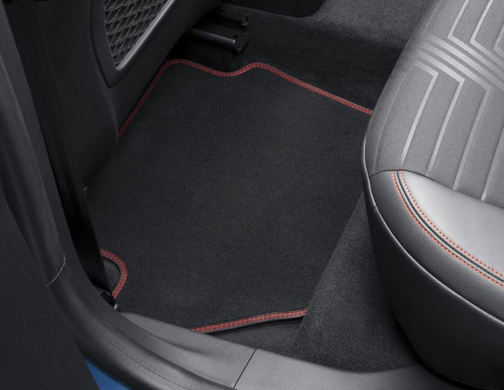 Original Ford Fiesta & Puma Velours-Teppichfußmatten hinten, schwarz, rote Nähte