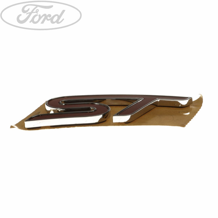 Original Ford Focus Fiesta ST - ST Schriftzug/Emblem rot Vordergrill 1748488