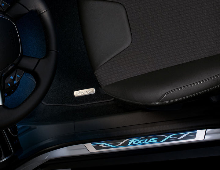 Ford Focus 2011-2019 Einstiegszierleisten vorne, blau beleuchtetem-Logo 1862646