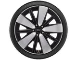 Ford All-Electric Capri 19 Zoll Winterkompletträder
Vorne: 235/55 R19 105 V XL & Hinten: 255/50 R19 107 V XL
Nokian Reifen