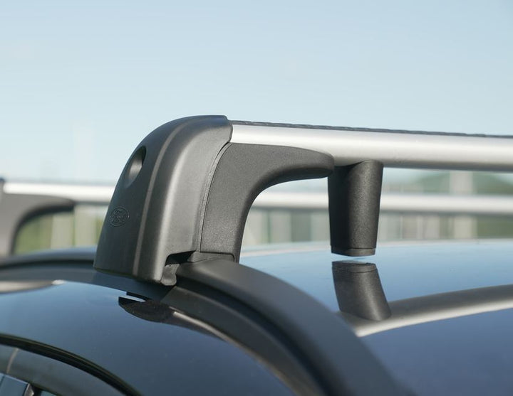 Original Ford Kuga 2020-Aktuell Querträger & Thule Dachbox Force XT M