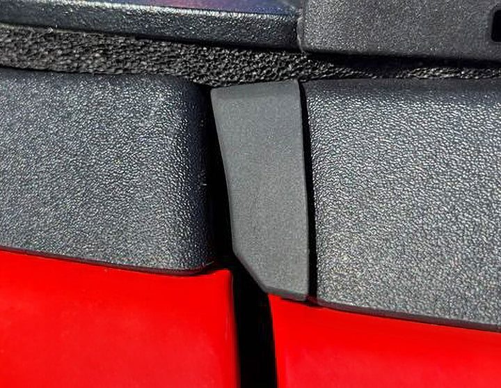 Ford Ranger® Pickup Attitude* Gummiabdeckung für die Lücke an der Heckklappe