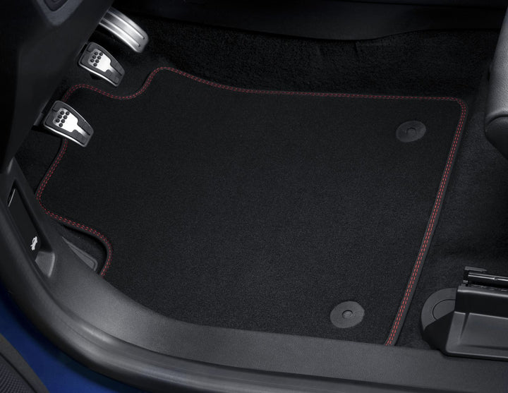 Original Ford Puma & Fiesta Velours-Teppichfußmatten vorne, schwarz, rote Nähte