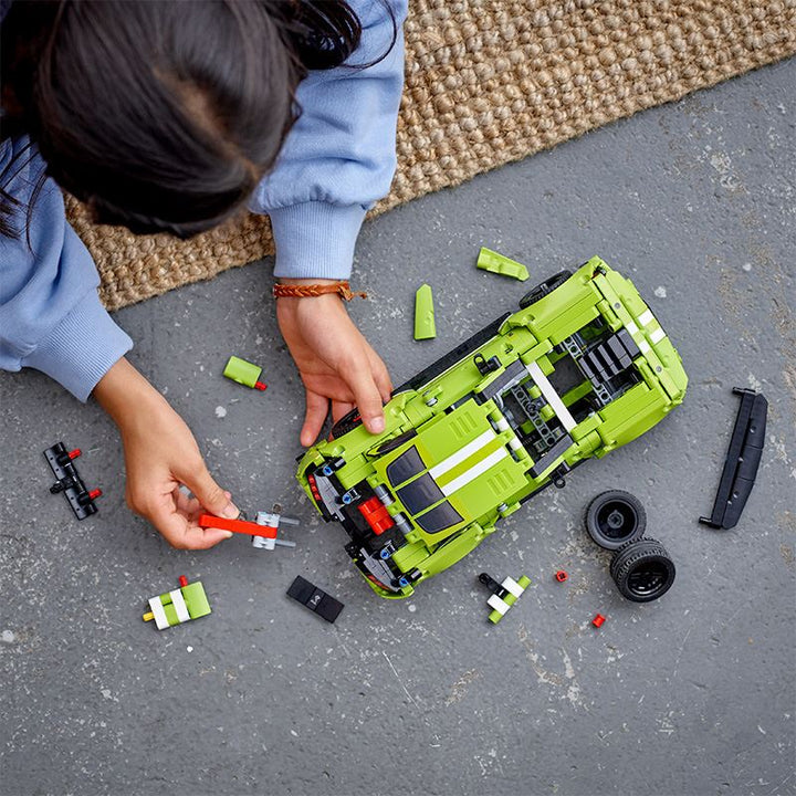LEGO Technic Ford Mustang Shelby GT500 Modellbausatz mit Rückziehmotoren Grün